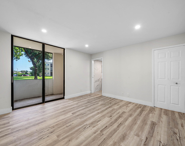 5190 Las Verdes Circle - Photo Thumbnail 10
