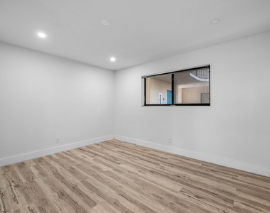 5190 Las Verdes Circle - Photo Thumbnail 13