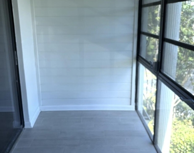 905 Ne 199th Street - Photo Thumbnail 6