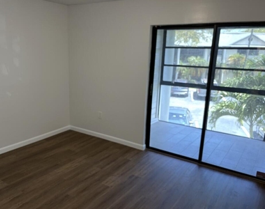 905 Ne 199th Street - Photo Thumbnail 4