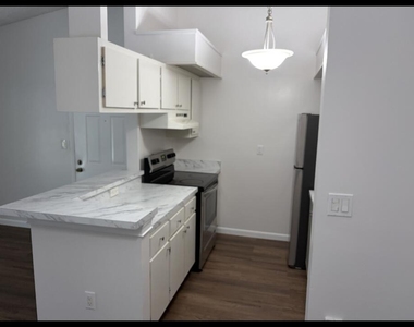 905 Ne 199th Street - Photo Thumbnail 2