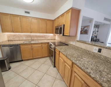 1000 Spanish River Road - Photo Thumbnail 5