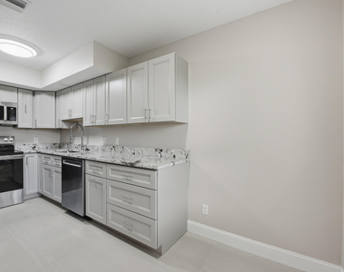 1031 Goldenrod Road - Photo Thumbnail 5