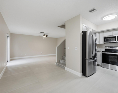 1031 Goldenrod Road - Photo Thumbnail 6