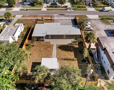 829 Bayberry Drive - Photo Thumbnail 18