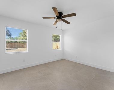 829 Bayberry Drive - Photo Thumbnail 5