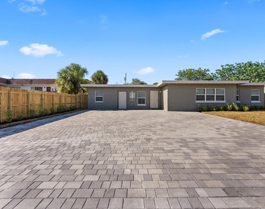 829 Bayberry Drive - Photo Thumbnail 15