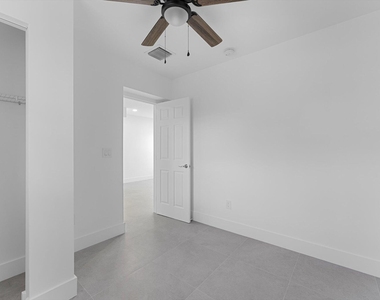 829 Bayberry Drive - Photo Thumbnail 8