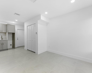 829 Bayberry Drive - Photo Thumbnail 2