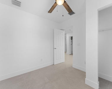 829 Bayberry Drive - Photo Thumbnail 6