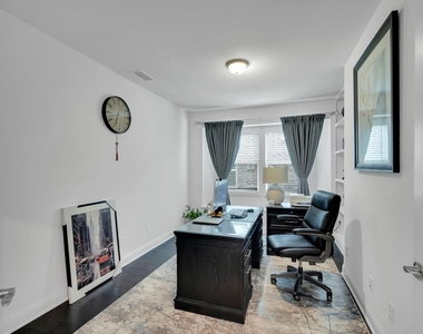 1767 Shumard Street - Photo Thumbnail 7