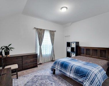 1767 Shumard Street - Photo Thumbnail 15