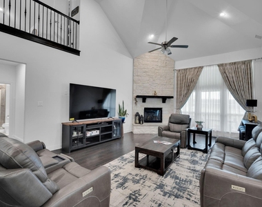 1767 Shumard Street - Photo Thumbnail 3