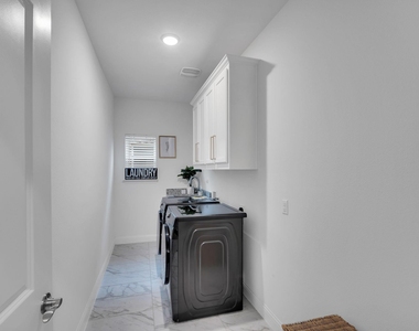 1767 Shumard Street - Photo Thumbnail 6