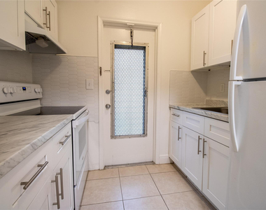 2537 Lincoln Street - Photo Thumbnail 4