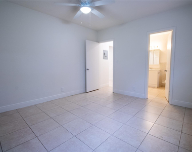 2537 Lincoln Street - Photo Thumbnail 11
