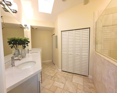 13348 Mangrove Isle Drive - Photo Thumbnail 18