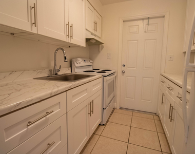 1831 Park Lane - Photo Thumbnail 4