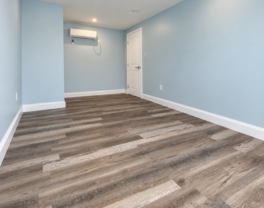 115 Walker Avenue - Photo Thumbnail 7