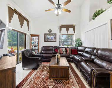 10933 Stafford Circle S - Photo Thumbnail 5