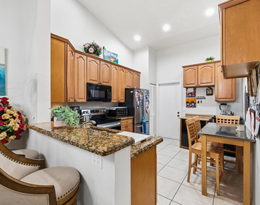 10933 Stafford Circle S - Photo Thumbnail 4