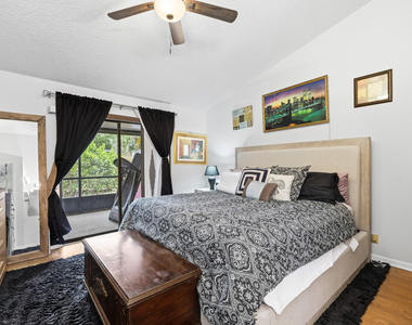 10933 Stafford Circle S - Photo Thumbnail 6