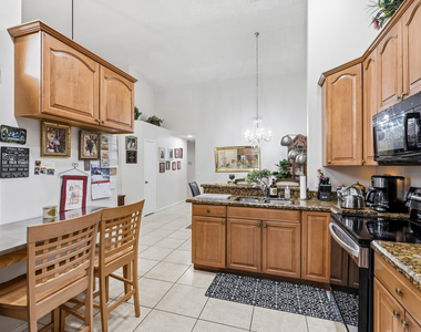 10933 Stafford Circle S - Photo Thumbnail 3