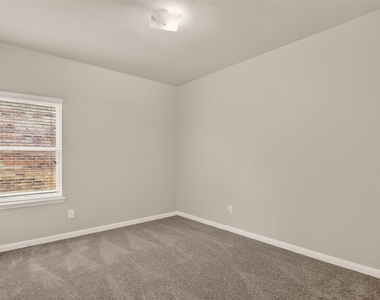 9105 Switchgrass Lane - Photo Thumbnail 4