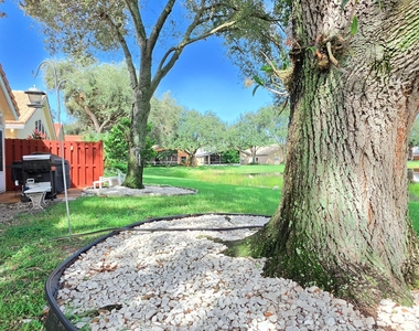 7299 Lugano Drive - Photo Thumbnail 26