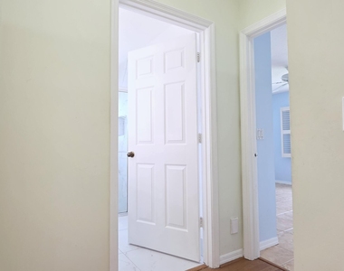 7299 Lugano Drive - Photo Thumbnail 32