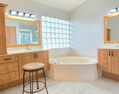 7299 Lugano Drive - Photo Thumbnail 19