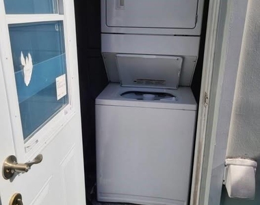 1140 Ne 15th Avenue - Photo Thumbnail 1
