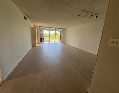3970 Oaks Clubhouse Drive - Photo Thumbnail 31
