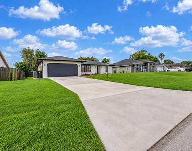 974 Se Brookedge Avenue - Photo Thumbnail 4