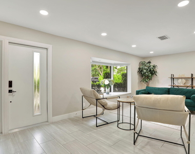 1035 Nw 5th Avenue - Photo Thumbnail 1