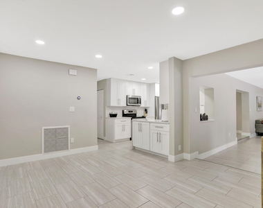 1035 Nw 5th Avenue - Photo Thumbnail 20