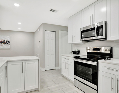 1035 Nw 5th Avenue - Photo Thumbnail 7