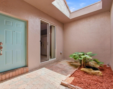 2920 E Aragon Boulevard - Photo Thumbnail 2