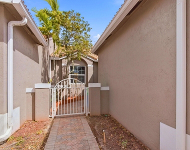 2920 E Aragon Boulevard - Photo Thumbnail 1