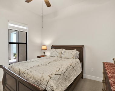 8336 W Blue Spring Drive - Photo Thumbnail 5