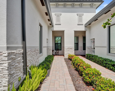 8336 W Blue Spring Drive - Photo Thumbnail 2