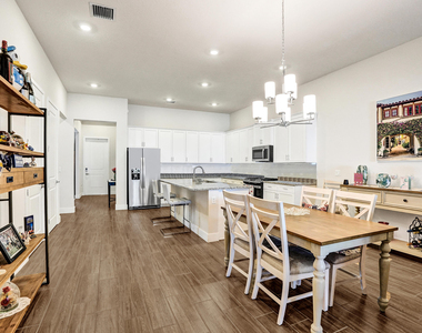 8336 W Blue Spring Drive - Photo Thumbnail 15