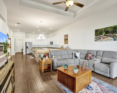 8336 W Blue Spring Drive - Photo Thumbnail 13