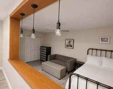 1637 Arthur Street - Photo Thumbnail 1