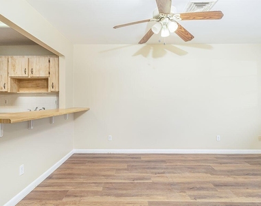 604 Roselyn Avenue - Photo Thumbnail 9