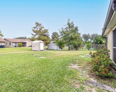604 Roselyn Avenue - Photo Thumbnail 4