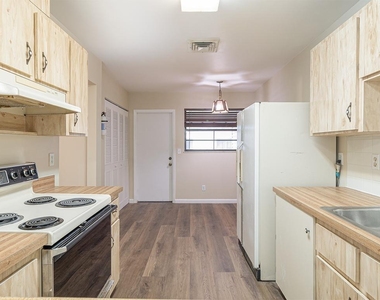 604 Roselyn Avenue - Photo Thumbnail 10