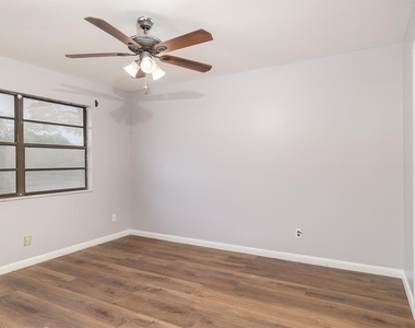 604 Roselyn Avenue - Photo Thumbnail 14