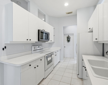 707 Sw San Salvador Cove - Photo Thumbnail 14