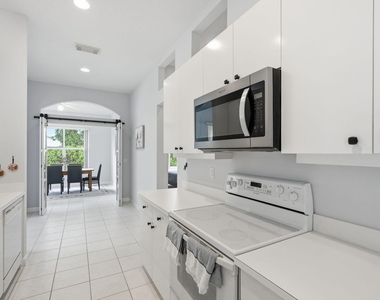 707 Sw San Salvador Cove - Photo Thumbnail 12